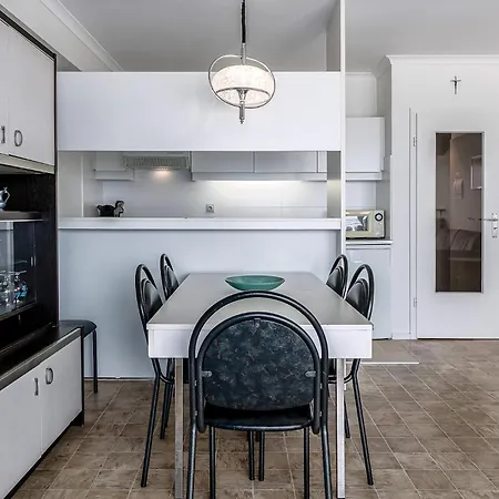 Sun 0301 * Sint-Idesbald